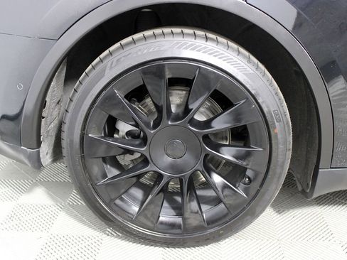 Used 2021 Tesla Model Y Long Range image 41