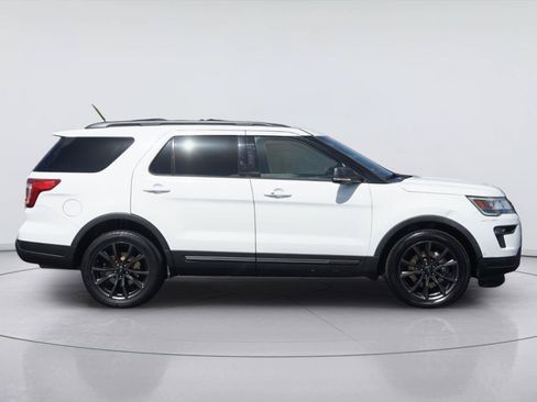 Certified 2018 Ford Explorer XLT w/ Equipment Group 202A AWD/4WD image 5