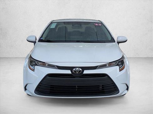 Used 2023 Toyota Corolla LE FWD image 2