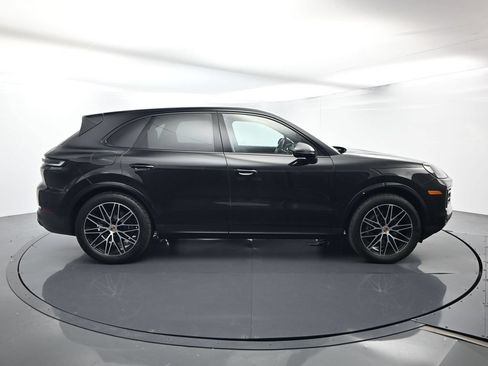 Certified 2025 Porsche Cayenne AWD/4WD image 16