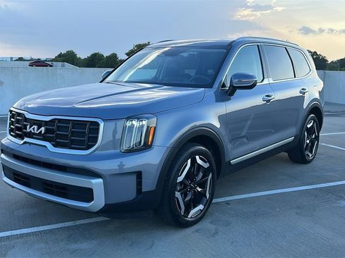 Used 2025 Kia Telluride S FWD image 10