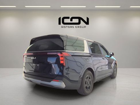 Used 2025 Kia Carnival FWD image 3