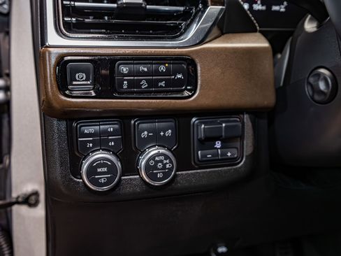 Used 2025 GMC Yukon Denali Ultimate image 17