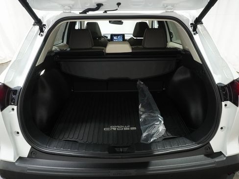 Certified 2023 Toyota Corolla Cross XLE image 6