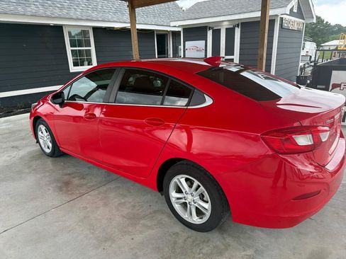 Used 2017 Chevrolet Cruze LT FWD image 3