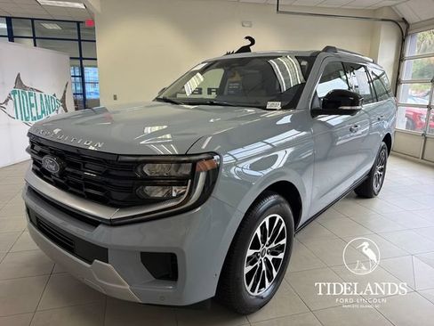 Certified 2025 Ford Expedition Platinum AWD/4WD image 4
