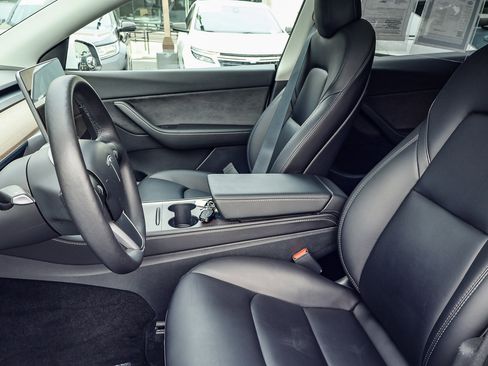 Used 2022 Tesla Model Y Performance image 15