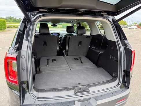 Used 2022 GMC Acadia SLT w/ Elevation Edition FWD image 7