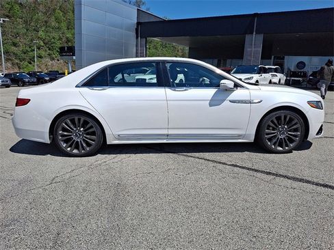 Used 2017 Lincoln Continental Select w/ Climate Package AWD/4WD image 7