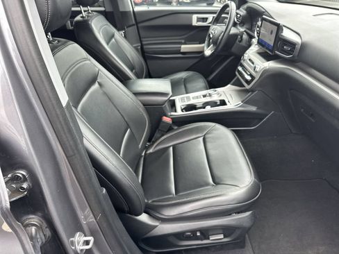 Used 2022 Ford Explorer XLT w/ Equipment Group 202A RWD image 15