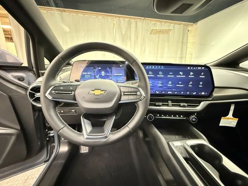 New 2026 Chevrolet Equinox EV LT image 27