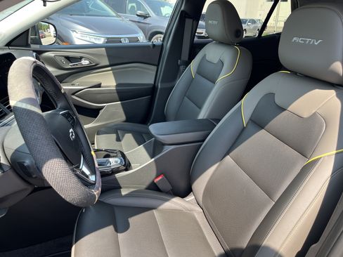 Used 2025 Chevrolet Trax ACTIV w/ Driver Confidence Package FWD image 19
