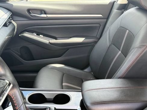 Used 2024 Nissan Altima 2.5 SR FWD image 12
