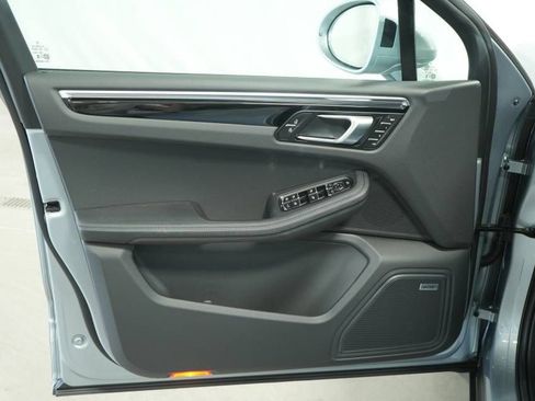 Certified 2024 Porsche Macan image 25