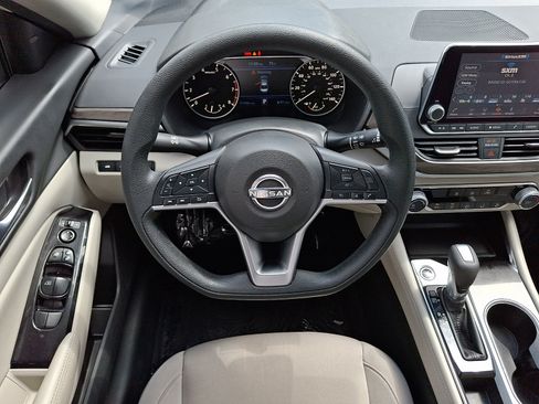 Certified 2023 Nissan Altima 2.5 SV FWD image 11