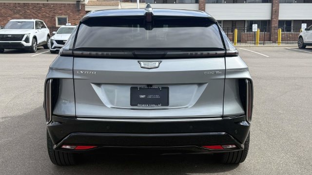 Used 2024 Cadillac Lyriq Luxury w/ LPO, Floor Liner Package AWD/4WD image 7