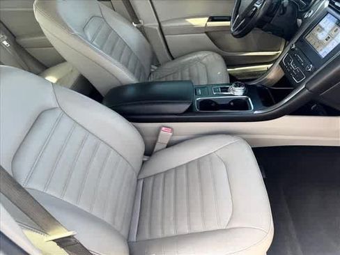 Used 2018 Ford Fusion SE w/ Fusion SE Technology Package FWD image 21