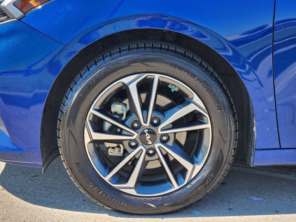 Used 2023 Kia Forte LXS w/ LXS Technology Package FWD image 17