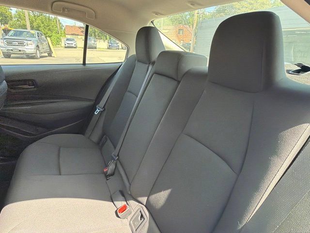 Used 2025 Toyota Corolla LE FWD image 12