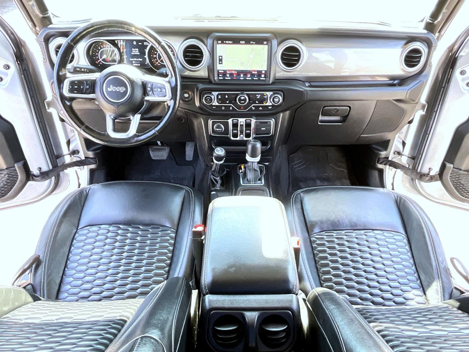 Used 2021 Jeep Gladiator Overland AWD/4WD image 12