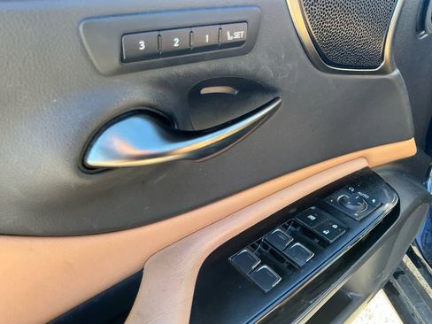 Used 2022 Lexus ES 300h w/ Luxury Package image 20