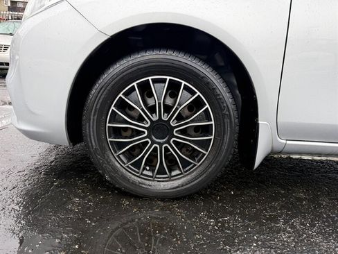 Used 2014 Nissan Versa SV image 9