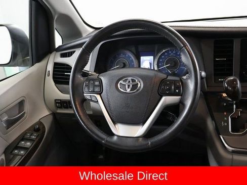Used 2017 Toyota Sienna XLE w/ XLE Navigation Package AWD/4WD image 15