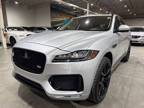 Used 2017 Jaguar F-PACE S image 23