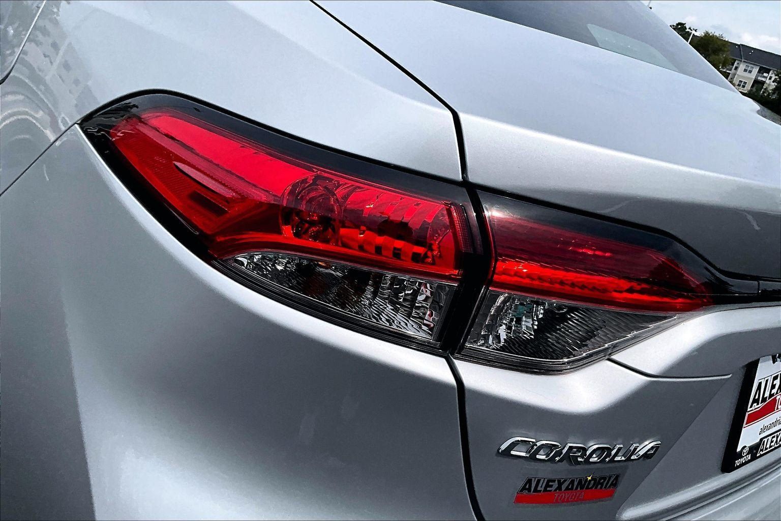 Used 2025 Toyota Corolla LE FWD image 27
