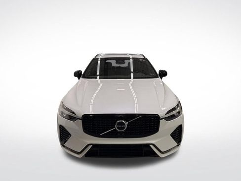Used 2023 Volvo XC60 B5 Plus w/ Protection Package Premier AWD/4WD image 8