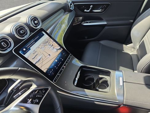 Used 2025 Mercedes-Benz GLC 300 4MATIC image 25