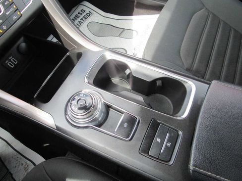 Used 2020 Ford Fusion SE image 17