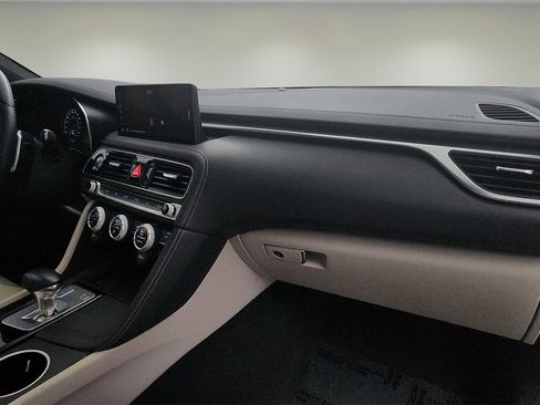 Used 2022 Genesis G70 2.0T image 25