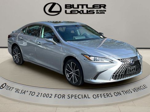 Certified 2022 Lexus ES 300h w/ Premium Package image 3