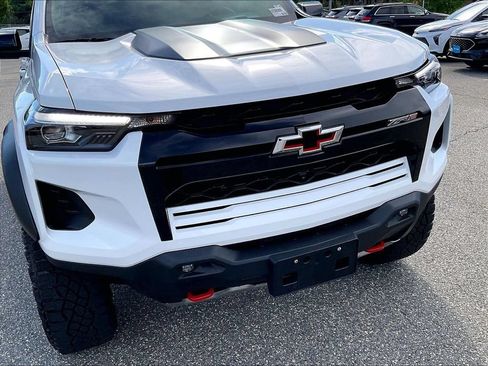 Used 2024 Chevrolet Colorado ZR2 w/ Technology Package AWD/4WD image 31