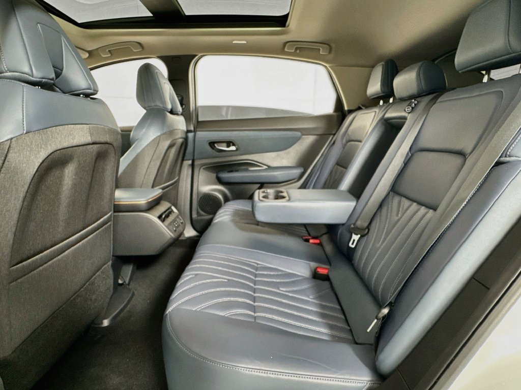Used 2023 Nissan Ariya AWD/4WD image 12
