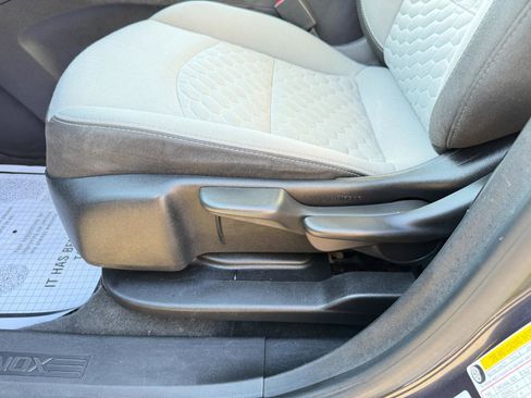 Used 2019 Chevrolet Equinox LS image 14