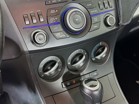 Used 2012 MAZDA MAZDA3 i Touring FWD image 21