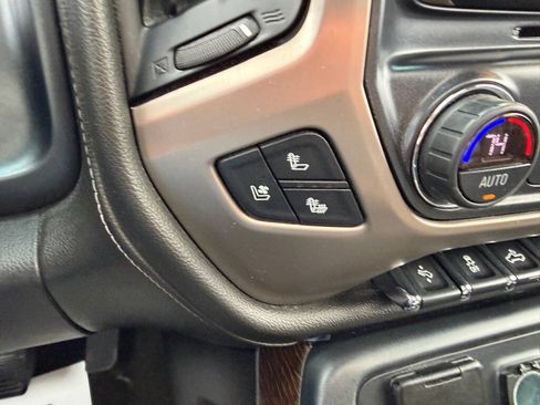 Used 2018 GMC Sierra 2500 Denali AWD/4WD image 30