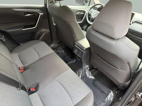 Used 2025 Toyota RAV4 XLE AWD/4WD image 15