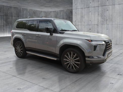 Used 2024 Lexus GX 550 w/ Accessory Package (2T) AWD/4WD image 9
