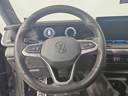 Used 2025 Volkswagen Tiguan SE R-Line AWD/4WD image 17