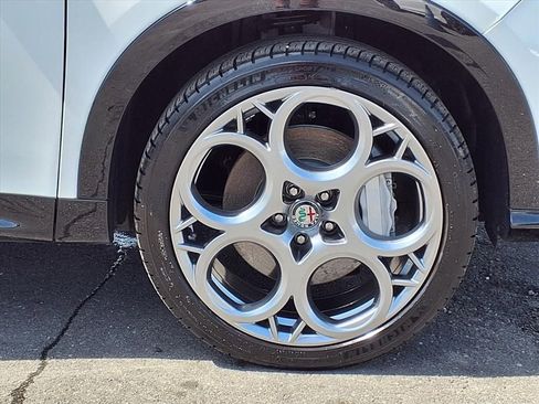 Used 2024 Alfa Romeo Tonale Ti image 9