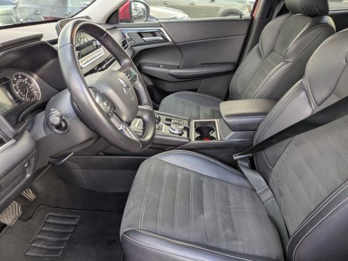 Used 2024 Mitsubishi Outlander SE image 25