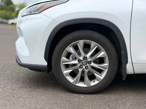 Used 2023 Toyota Highlander Limited AWD/4WD image 9