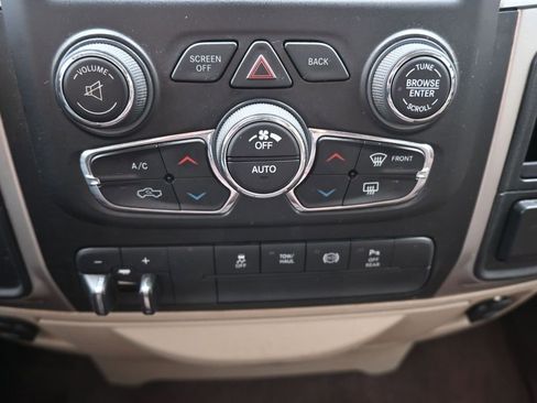 Used 2018 RAM 2500 SLT w/ Luxury Group image 23