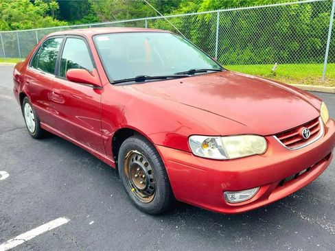 Used 2001 Toyota Corolla CE FWD image 8