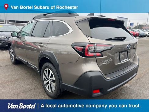 Used 2023 Subaru Outback Premium image 4