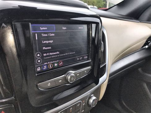 Used 2022 Chevrolet Traverse LS image 16