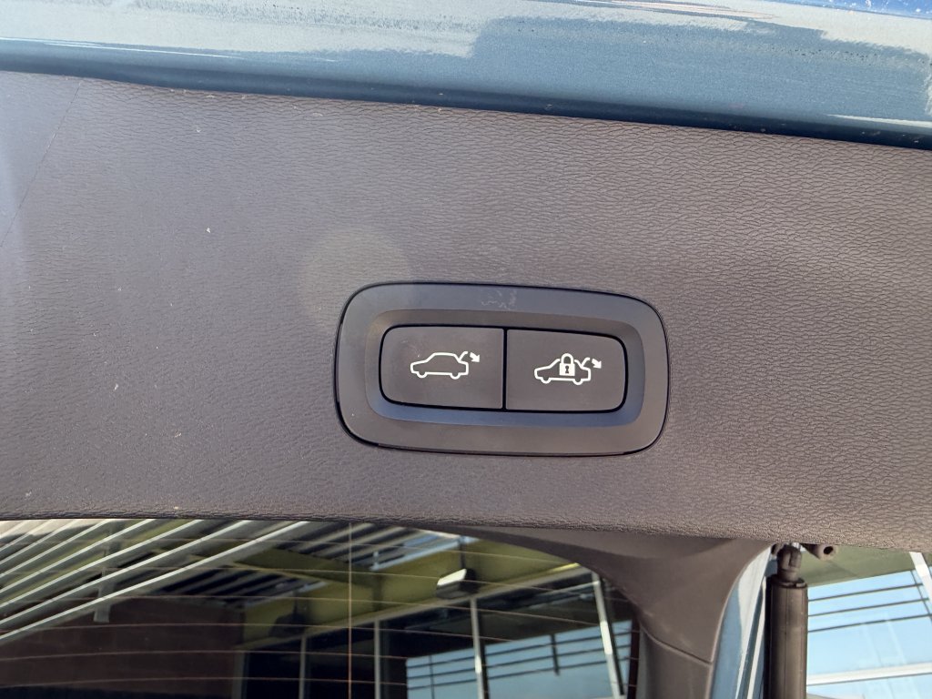 Used 2023 Volvo C40 P8 Recharge Ultimate AWD/4WD image 38
